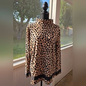Dana Buchman Women Sweater Leopard Print Long Sleeve, Turtleneck. Size M.